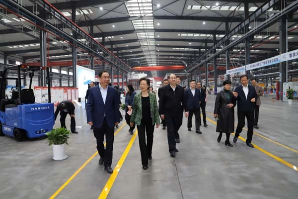 浙江省人大常委会党组书记、副主任梁黎明莅临uwin电竞
开展科技创新专项调研