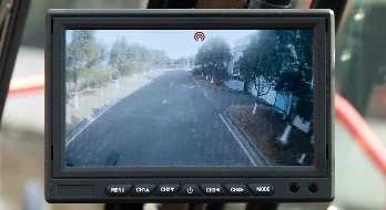  标配可视倒车雷达，可选配前后可视系统