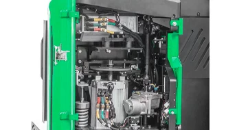  蓄电池侧充口，方便快捷