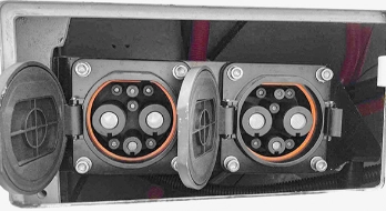  机场型标配锂电池双枪快充，两个小时充满.